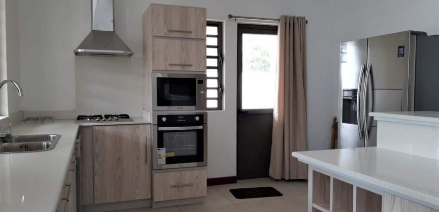 Spacieuse maison de plain-pied de 325 m2, Tamarin