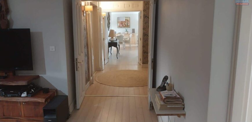 Accessible aux étrangers un agréable penthouse de 290 m2, Floréal