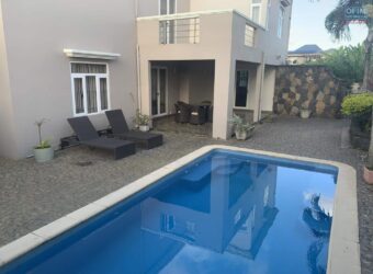 Belle villa de 357m2 avec piscine, Ebène