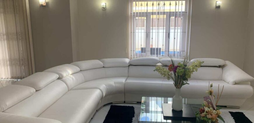 Belle villa de 357m2 avec piscine, Ebène