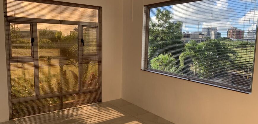 Belle villa de 357m2 avec piscine, Ebène