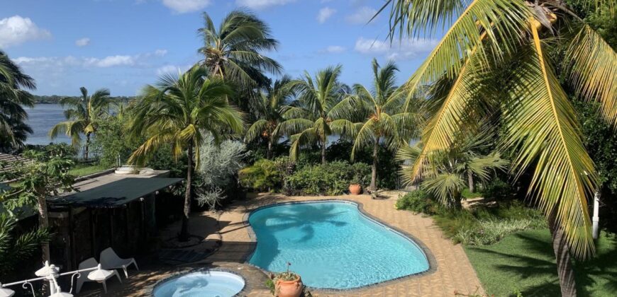 Vivez une expérience de vacances dans cette villa en bord de mer à Albion