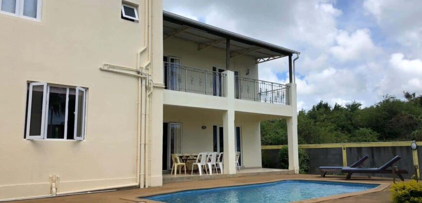 Spacieuse villa de 350m2 avec piscine privée à Pereybère