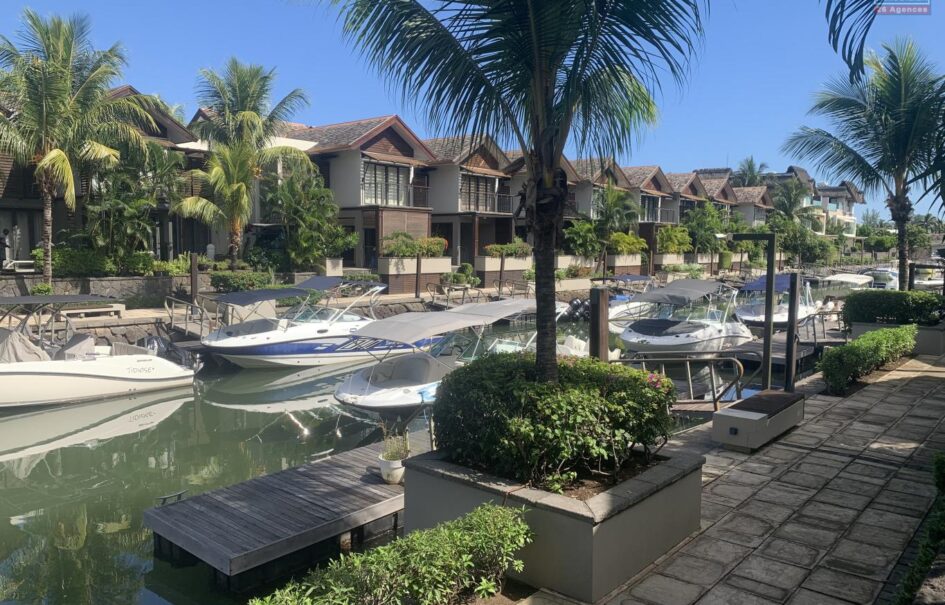 Duplex de 220 m2 pieds dans l’eau accessible aux étrangers, Rivière-Noire