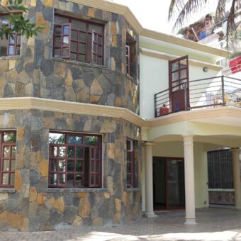 Villa T3 située proche de la plage et des commerces, Flic en Flac