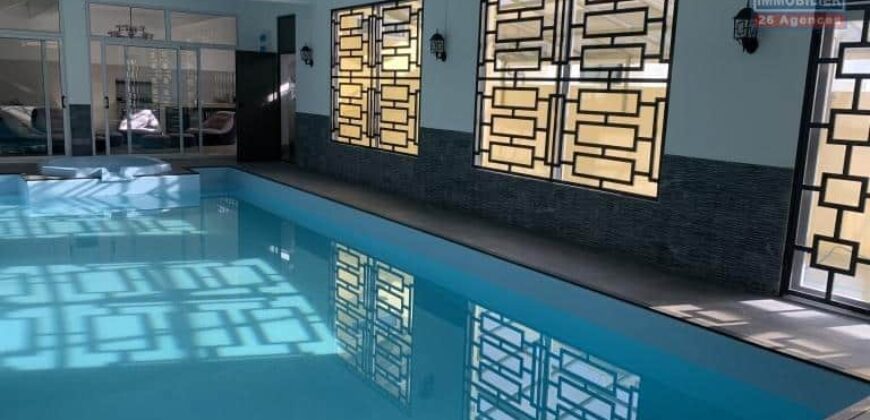 Immense villa de 650m2 avec piscine et vue imprenable, Quatre Bornes
