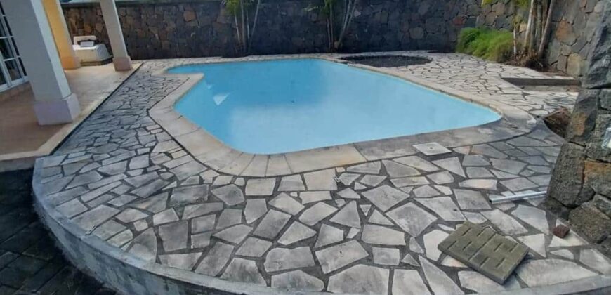 Spacieuse villa T4 avec piscine située proche de la plage à Cap Malheureux