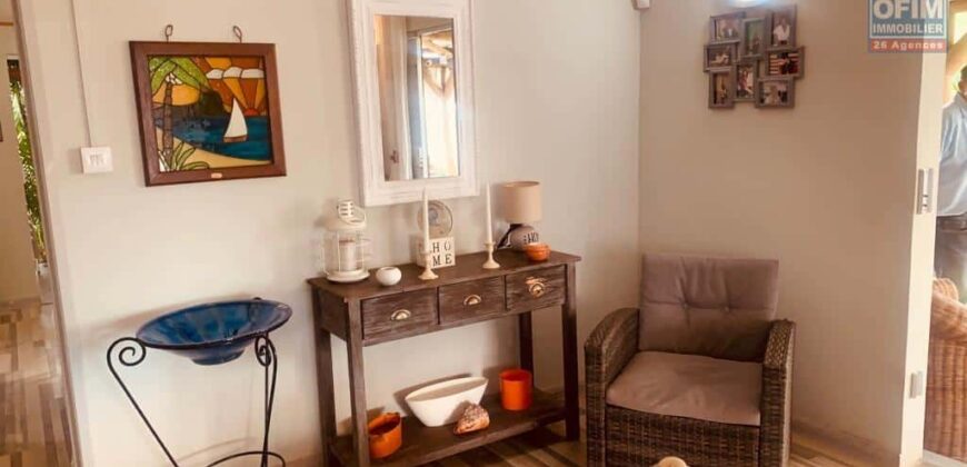 Style rustique et moderne se rencontrent dans cette magnifique maison à Pointe aux Piments.