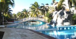 Charmant Triplex climatisé avec jardin arboré, piscine à Flic en Flac