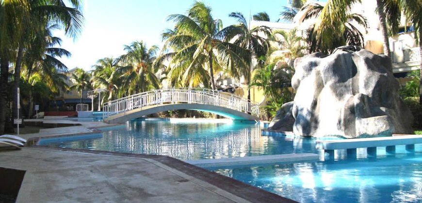 Charmant Triplex climatisé avec jardin arboré, piscine à Flic en Flac
