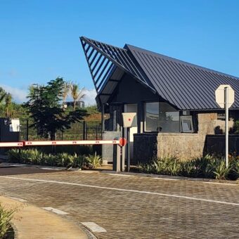 Beau terrain situé dans une résidence prestigieuse, Mont Choisy