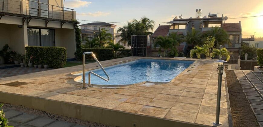 Une agréable triplex de 3 chambres avec piscine et vue dégagée à Flic en Flac