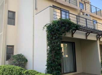 Une agréable triplex de 3 chambres avec piscine et vue dégagée à Flic en Flac