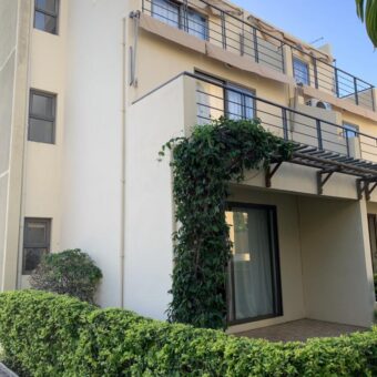 Une agréable triplex de 3 chambres avec piscine et vue dégagée à Flic en Flac