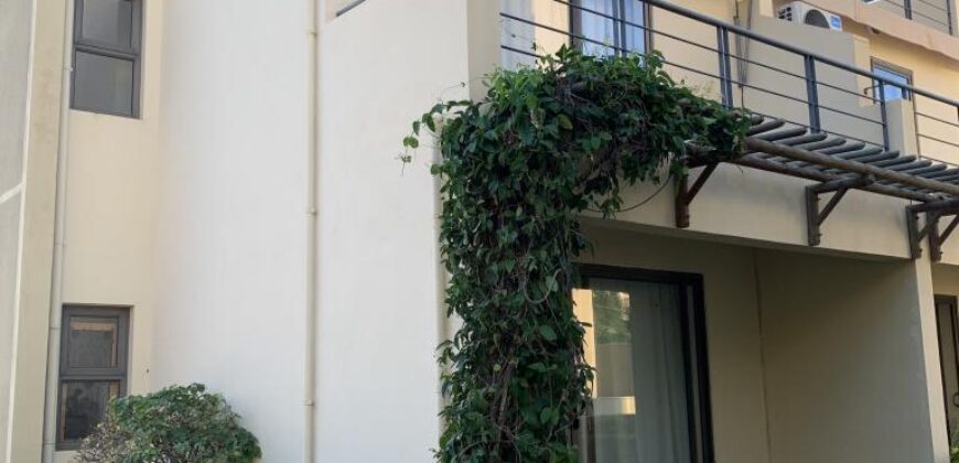 Une agréable triplex de 3 chambres avec piscine et vue dégagée à Flic en Flac