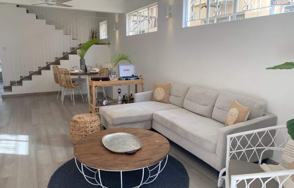 Ravissante villa duplex décorée avec goût, située dans un quartier calme à Tamarin .
