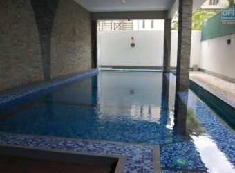 appartement trois chambres situé dans une résidence sécurisée avec piscine et ascenseur au calme à Flic en Flac.