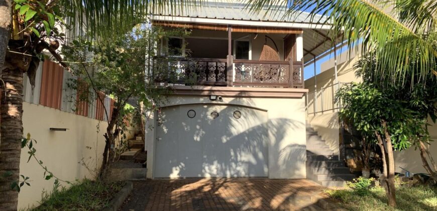 A louer une villa de 150 m2 avec garage située proche de la plage à Flic en Flac