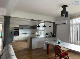 Nouvelle villa de 300 m2 alliant confort et accessibilité à Trou aux Biches