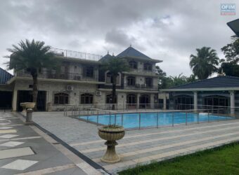 A louer une grande demeure avec piscine chauffée à Curepipe