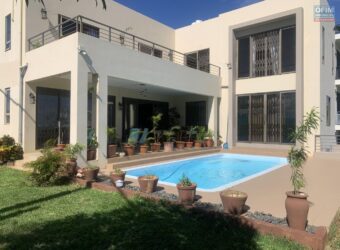 A vendre une grande villa récente avec piscine nichée dans un secteur tranquille à Flic en Flac