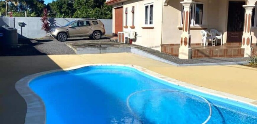 A vendre une grande maison avec piscine et parking à Vacoas