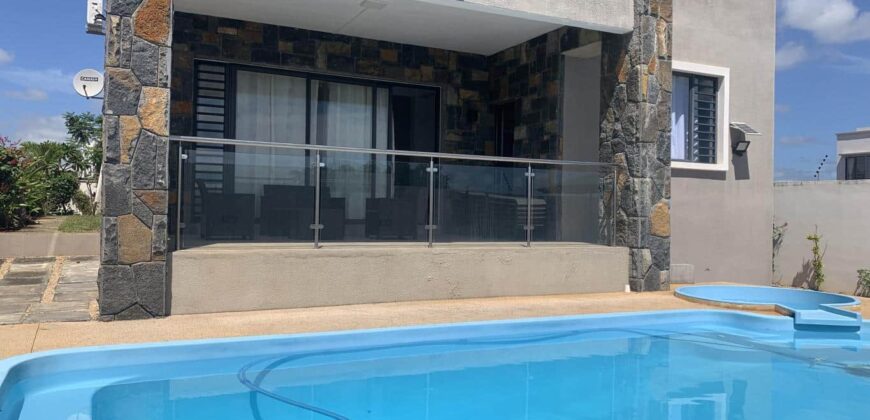 A louer une superbe villa moderne avec piscine, nichée dans un quartier résidentiel à Flic en Flac