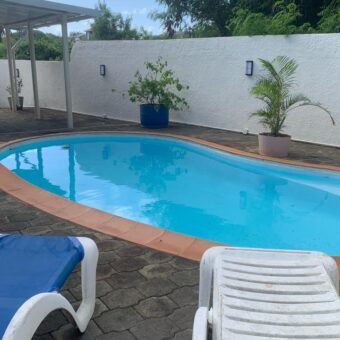 A louer une spacieuse maison individuelle avec piscine à Grand Gaube