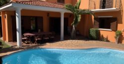 A louer une superbe villa avec piscine, à seulement 100 mètres de la plage à Flic-en-Flac