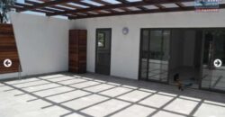Accessible aux Malgaches et aux étrangers: A vendre un spacieux Penthouse avec jacuzzi situé dans un résidence sécurisée à Rivière Noire, île Maurice