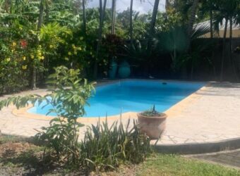 En vente une charmante villa familiale avec piscine et jardin à Bain Boeuf