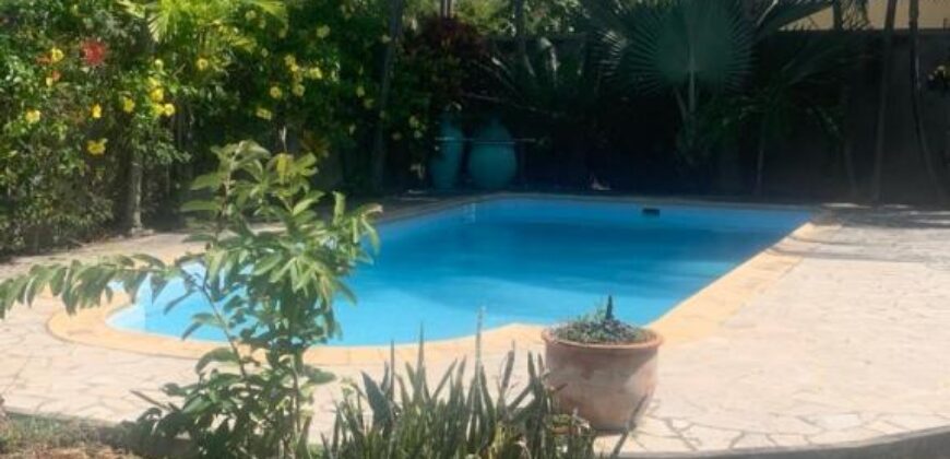 En vente une charmante villa familiale avec piscine et jardin à Bain Boeuf