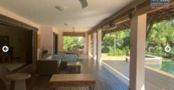 A vendre une luxueuse villa d’environ 800 m2 avec piscine éligible à l’achat aux Malgaches et aux étrangers située à Tamarin