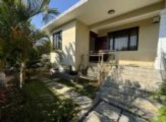 A vendre spacieuse villa avec double garage, située dans un quartier paisible à Phœnix