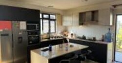 A vendre spacieuse villa avec double garage, située dans un quartier paisible à Phœnix