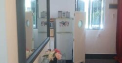 En vente un agréable appartement meublé situé à deux pas du centre-ville de Port-Louis.