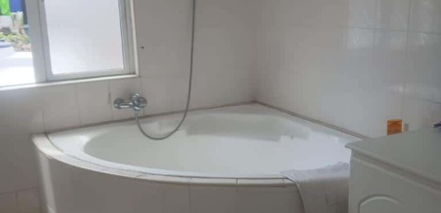 En vente un agréable appartement meublé situé à deux pas du centre-ville de Port-Louis.