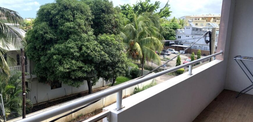 Location d’un charmant appartement avec piscine dans une résidence sécurisée à quelques pas de la plage et des commerces à Flic en Flac