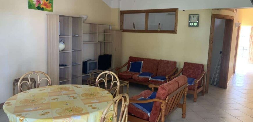 A vendre  immeuble de 1021m2 avec ascenseur et parking situé au cœur de Flic en Flac
