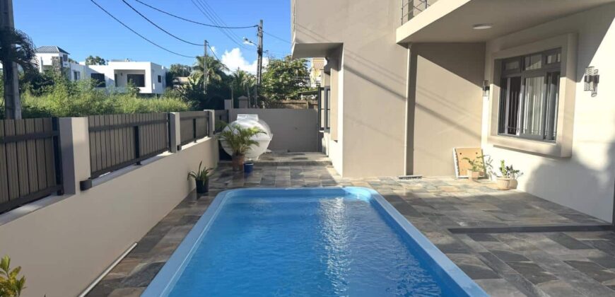 Location d’un élégant appartement récent avec piscine commune situé dans un quartier résidentiel à Flic-en-Flac