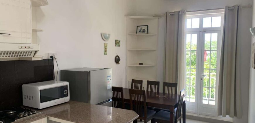 En location un charmant appartement avec piscine commune situé dans un quartier résidentiel calme à La Gaulette