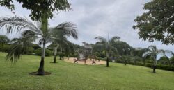 En vente une agréable villa familiale avec piscine de 295m2 sur un terrain arboré de 1197m2 à Domaine Piton