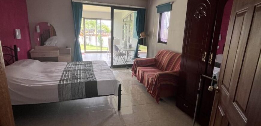 En vente une agréable villa familiale avec piscine de 295m2 sur un terrain arboré de 1197m2 à Domaine Piton