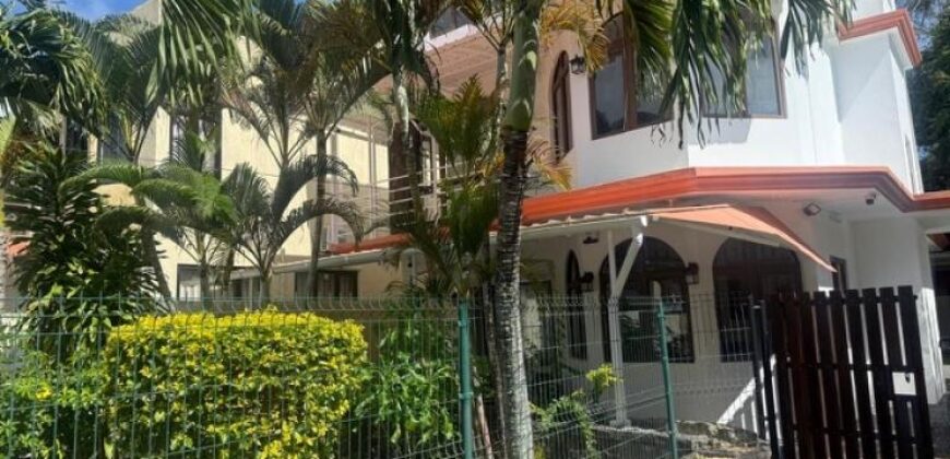 A louer une accueillante villa située dans un cadre paisible à Bain Boeuf