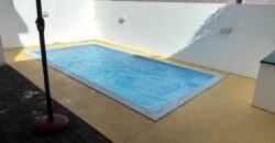 A louer une villa duplex récente avec piscine située dans un quartier résidentiel à Flic en Flac
