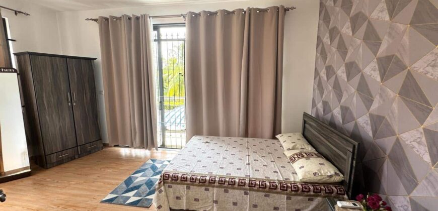 A louer une villa duplex récente avec piscine située dans un quartier résidentiel à Flic en Flac