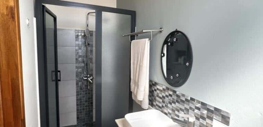 A louer une villa duplex récente avec piscine située dans un quartier résidentiel à Flic en Flac
