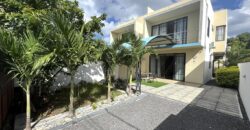 A louer une villa duplex récente avec piscine située dans un quartier résidentiel à Flic en Flac