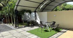 A louer une villa duplex récente avec piscine située dans un quartier résidentiel à Flic en Flac