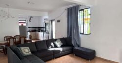 A louer une villa duplex récente avec piscine située dans un quartier résidentiel à Flic en Flac